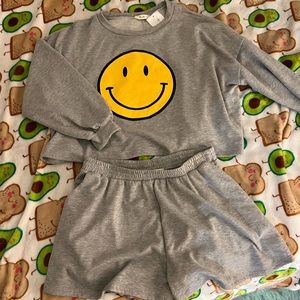 Smiley face lounge set